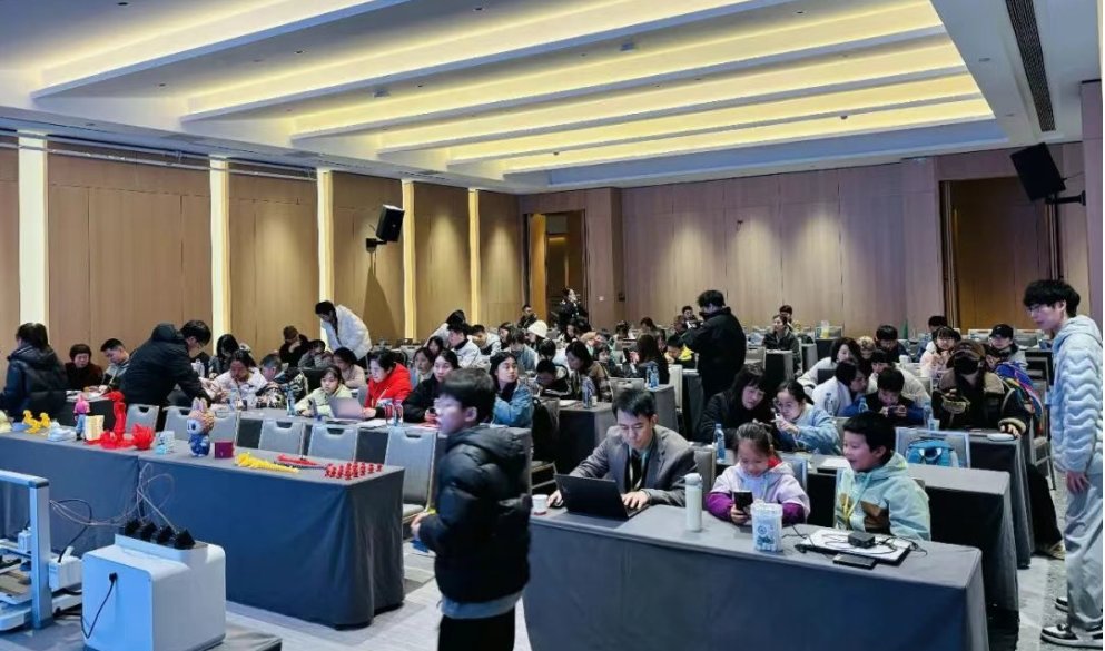 创想三维 × 福耀科技大学：打造沉浸式科技课堂，3D打印亲子冬令营温暖收官！